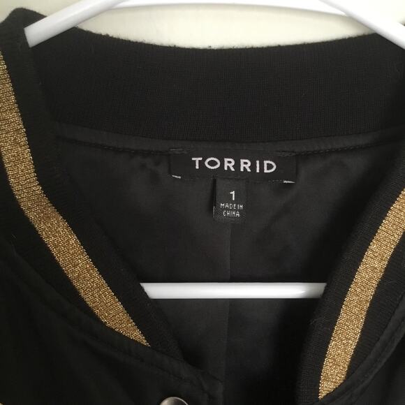 Torrid Satin Embroidered Sequin Patches Glitter Black Bomber Jacket Sz 1 Medium - Picture 4 of 9